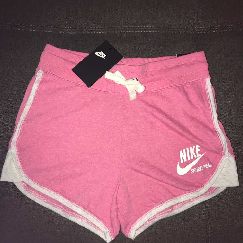 •Women’s Nike Shorts•